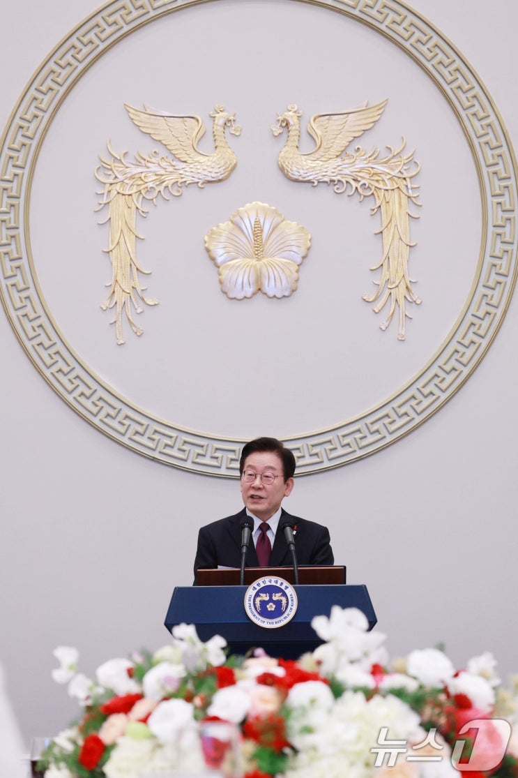 이재명 대통령, 코스피5000 특위 위원들과 <b>청와대 오찬</b> 개최