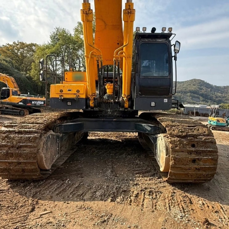  현대 R8000LC7A 2015년식 1억7000만원 판매합니다.