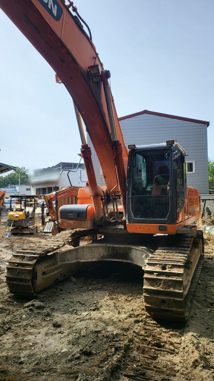  두산 DX380LC 2015년식 7100만원 판매합니다.
