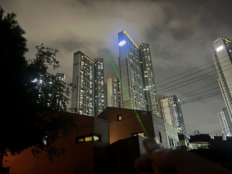 쏟아지는 별들을 관찰하기 좋은 그린레이저포인터 코만도레이저 일립스와 더빅