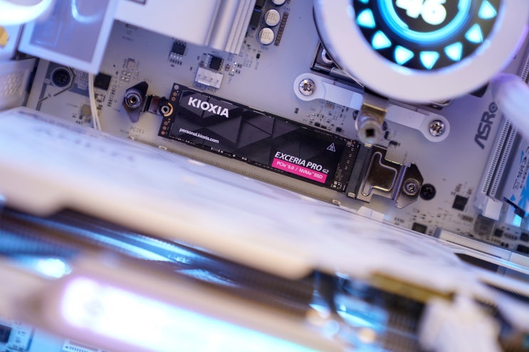  다시 한번 전 세계를 흔들 플래시메모리 등장. 키오시아 PCIe 5.0 SSD 라인업 신제품 발표 현장
