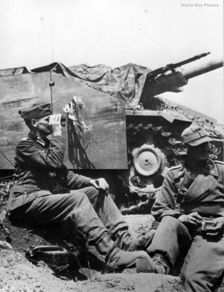 [기갑] 3호 돌격포G 초기형 7.5cm 주포에 고정 장착된 MG42 공축기관총