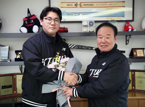 KT 장성우, 2년 16억 FA 잔류: 안방마님의 우승 조준