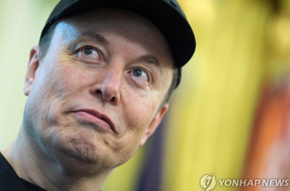   "너 해고!" 머스크 vs 라이언에어 CEO, 44조 원대 역대급 설전 발발