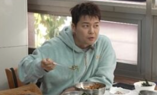   전현무 연예대상 턱 제대로 쐈다! 광양에서 스태프 40명에게 선물한 '초장'의 정체