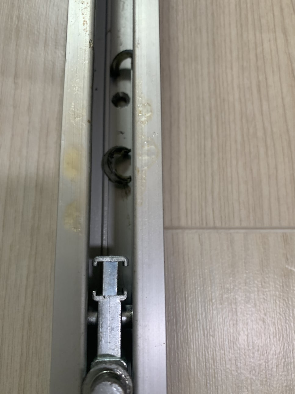 슬라이딩도어고치는법 댐퍼 레일 새제품으로 교체