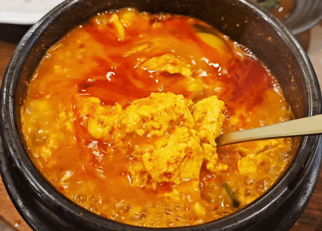  목동 41타워 점심 맛집｜기와옥 순두부찌개, 반찬 인심 미쳤다… 웨이팅 해도 가는 이유