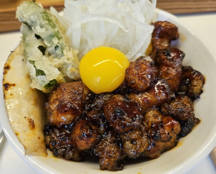  송리단길 혼밥 맛집 찾는다면? 대창덮밥 제대로인 ‘단디’ 방문 후기
