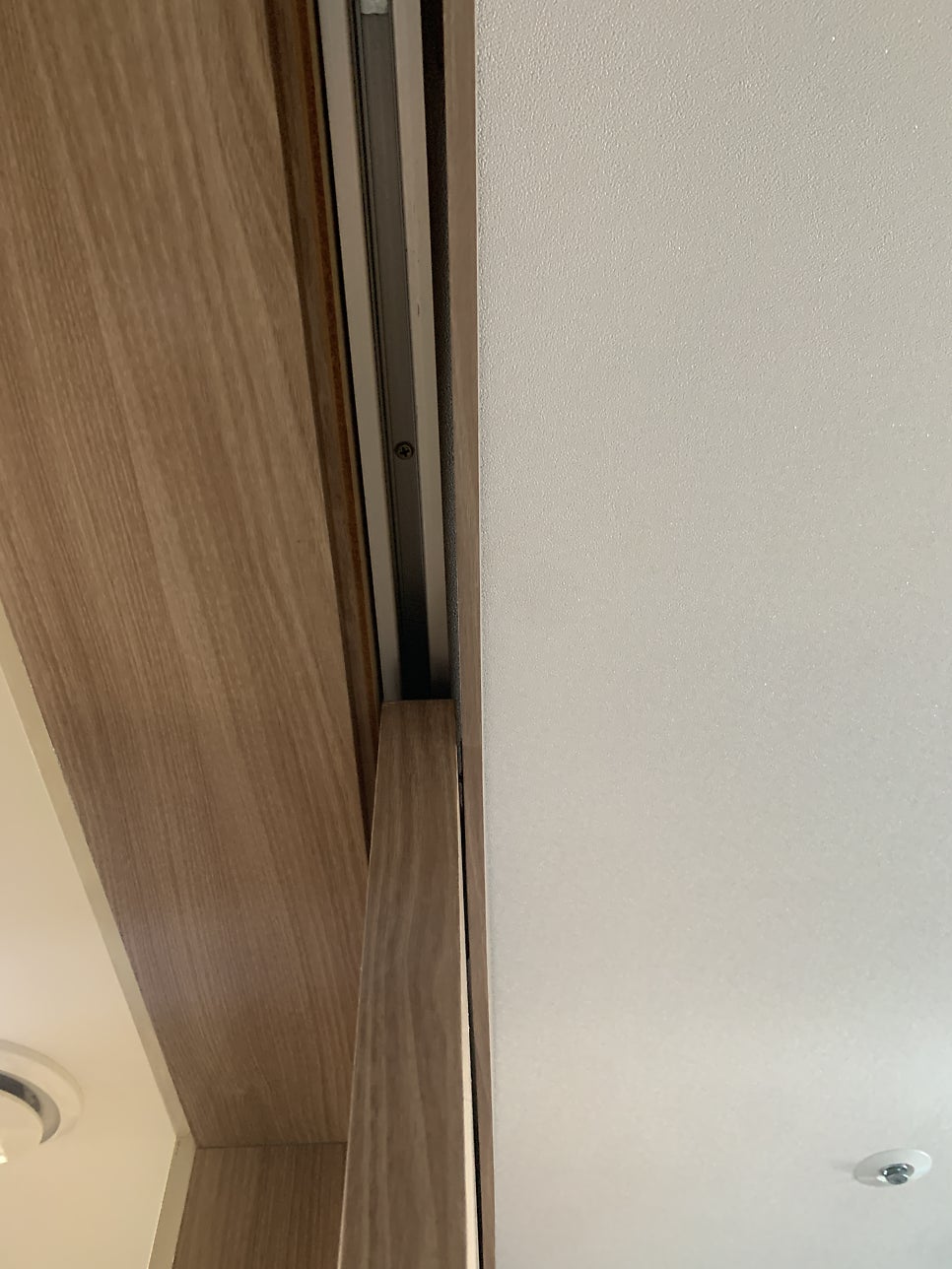 슬라이딩도어고치는법 댐퍼 레일 새제품으로 교체