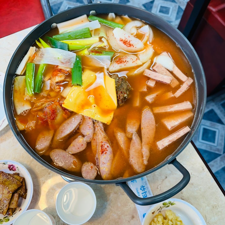  창원 용호동 부대찌개 맛집 ‘이모가 있는 집’ – 추운 날 딱 좋은 뜨끈한 국물