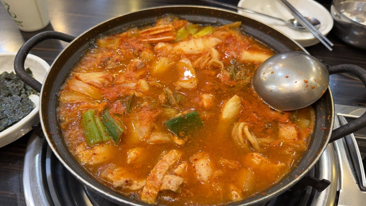  2026년 1월 초 일상 조각들_묵은지생삼겹살, 한양 김치찌개, 그리고 가스불에 머리 탄 이슈