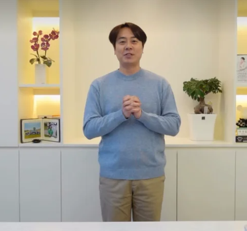 “신화 앤디 맞아?” 결혼 후 몰라보게 달라진 근황…후덕해진 이유 있었다