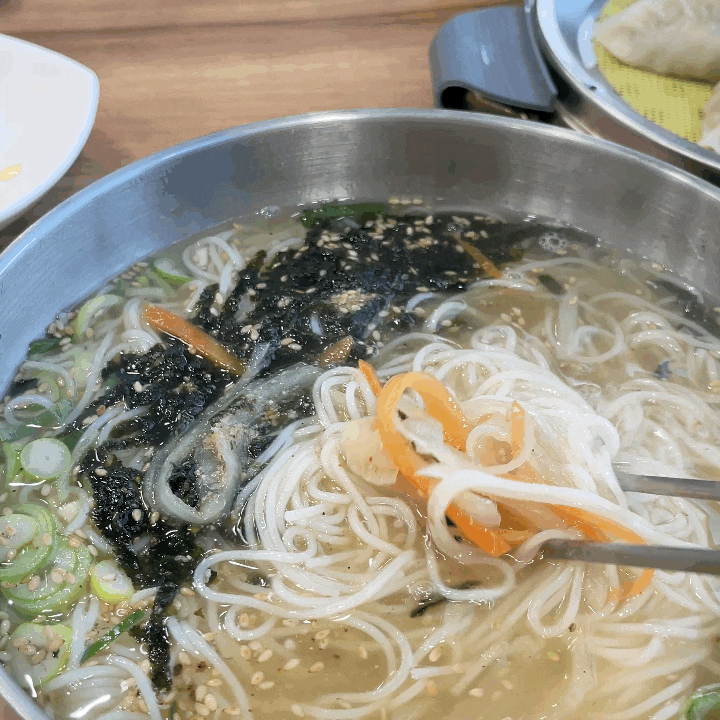  충남 공주 맛집 도깨비터국수 | 깔끔한 멸치국수 vs 새콤한 비빔국수, 맛있어서 둘 다 먹어봤어요
