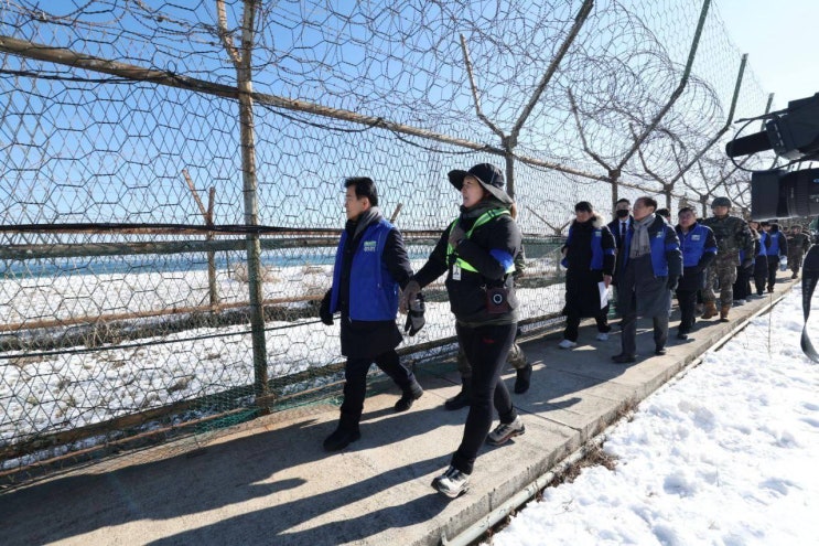 <b>정동영</b> “‘DMZ <b>평화</b>의 길’ 재개방하겠다”...유엔사... 