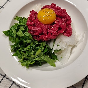 육회) 고추장 소스~~ 간장 소스~간단한 소스로 맛있는 육회 비빔밥 만들기