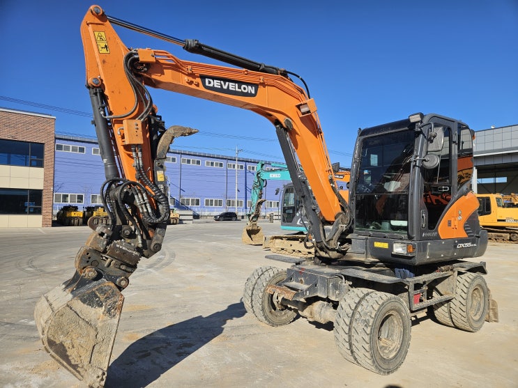  두산 DX55W-5K 2021년식 회전링크 코끼리집게 더블타이어 중고굴삭기 03 타이어식
