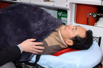 <b>장동혁</b> 국민의힘 대표, 8일 단식 끝내고 양지<b>병원 입원</b>... "더... 