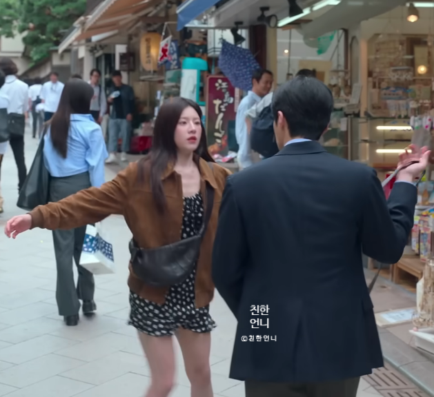  명품백인데 안 부담스러움… 고윤정 르메르 크로와상백 스몰 (이 사랑 통역 되나요?)