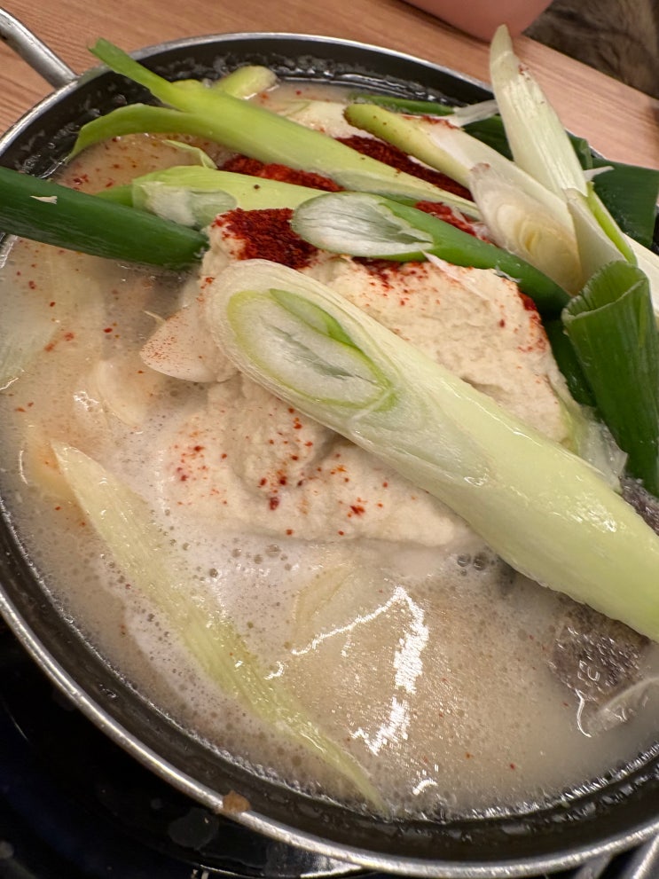  안양에서 이런 감자탕은 처음… 콩비지로 완성된 찐 국물 맛 ‘안양감자탕’ 
