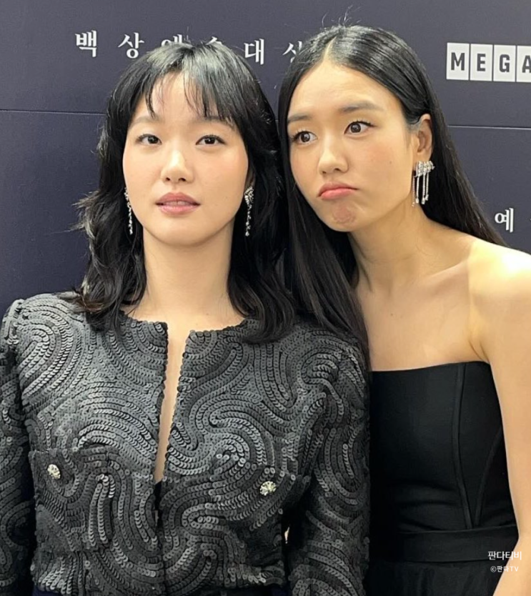  48kg 슬렌더 핏 안은진 미친 비주얼.jpg
