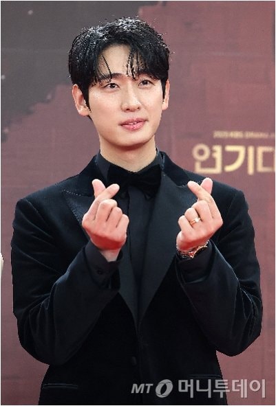 윤박♥김수빈, 결혼 2년 4개월 만에 득남! '3주 뒤' 약속 지킨 감동 스토리