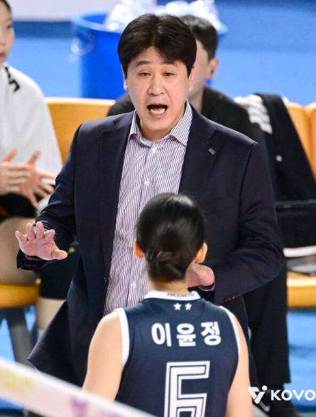   격차는 벌써 10점 차! 도로공사 김종민 감독 "5라운드만 잘 버티면 우승 보인다"