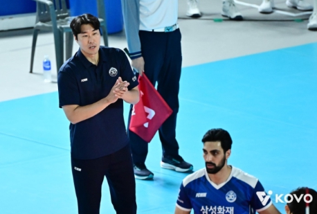   우리카드, 삼성화재에 '셧아웃' 완승! 박철우 대행 "한태준·아라우조 완벽했다"