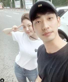 윤박·김수빈 부부, 결혼 2년 만에 아들 품에 겹경사 소식