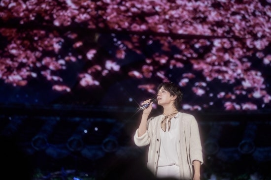 Park Bo-gum's 5-Hour Fan Meeting Becomes a Hot Topic: 5 Hours of Performance, 500 Gifts