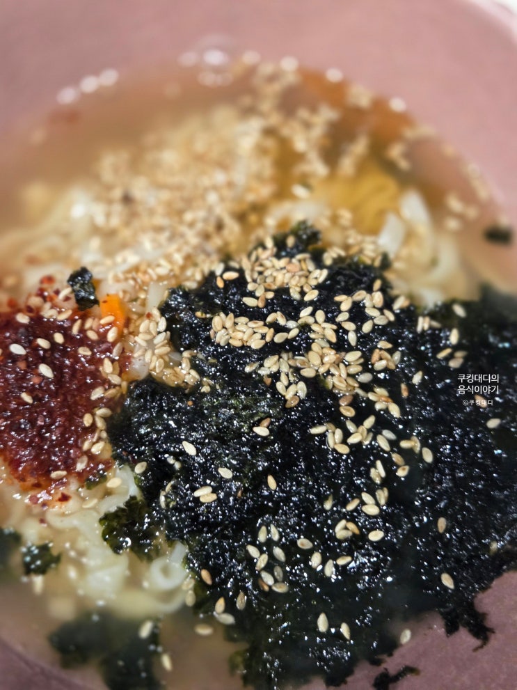  주말 점심 메뉴 고민 끝 아이들도 잘 먹는 10분 멸치 칼국수 라면