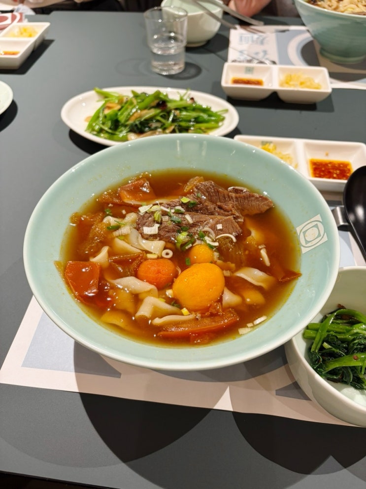  마곡역: <이완미엔 원그로브점> 튼실한 부들부들 고기토핑이 맛있는 대만 우육면 맛집 방문후기