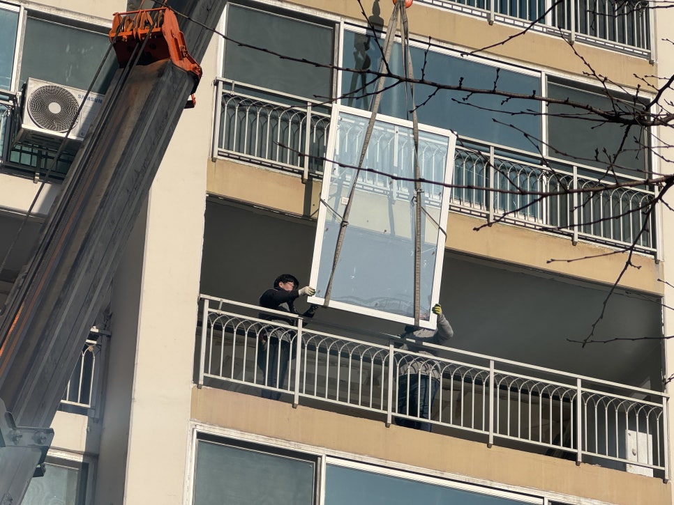 아파트 복도 샷시 교체 후기 : 2세대 공동 시공 사례 편