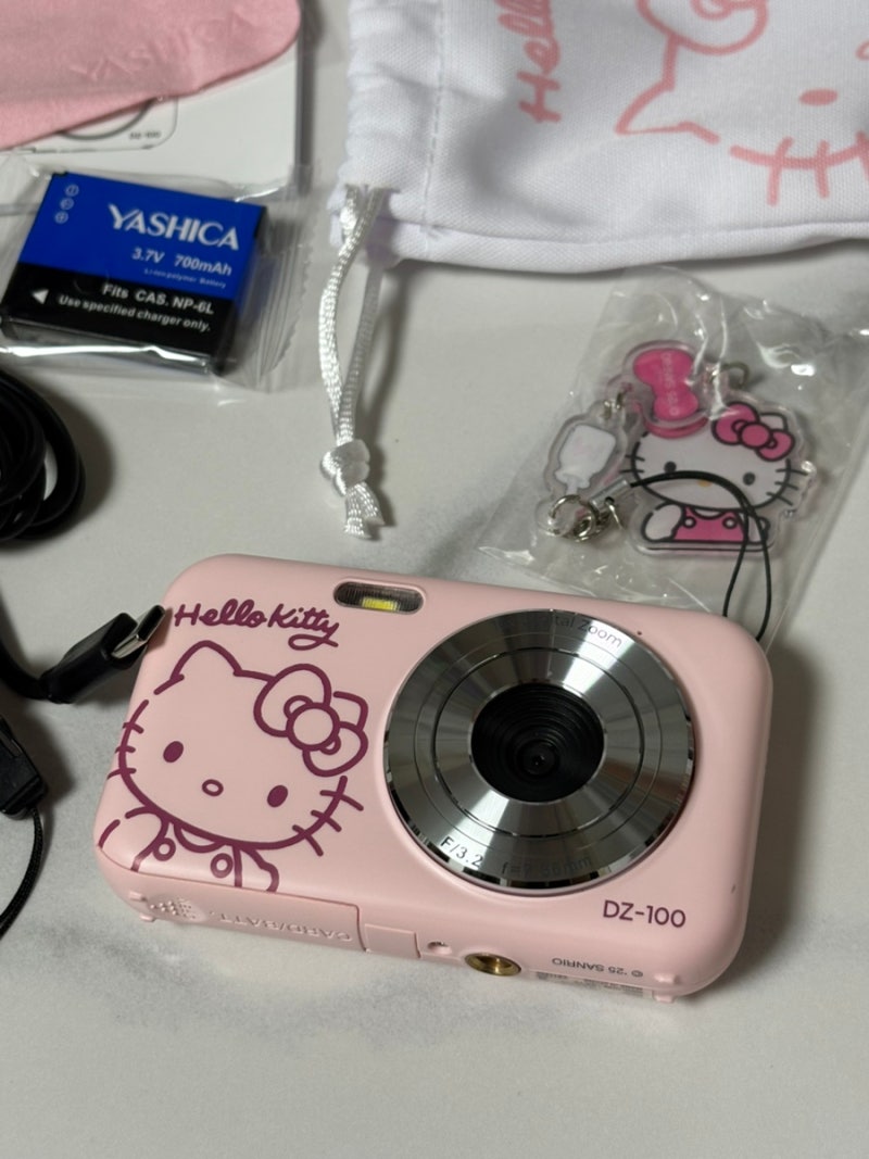 [제품 리뷰] 내돈내산 헬로키티 디카!!! '야시카 YASHICA 헬로키티 DZ-100'