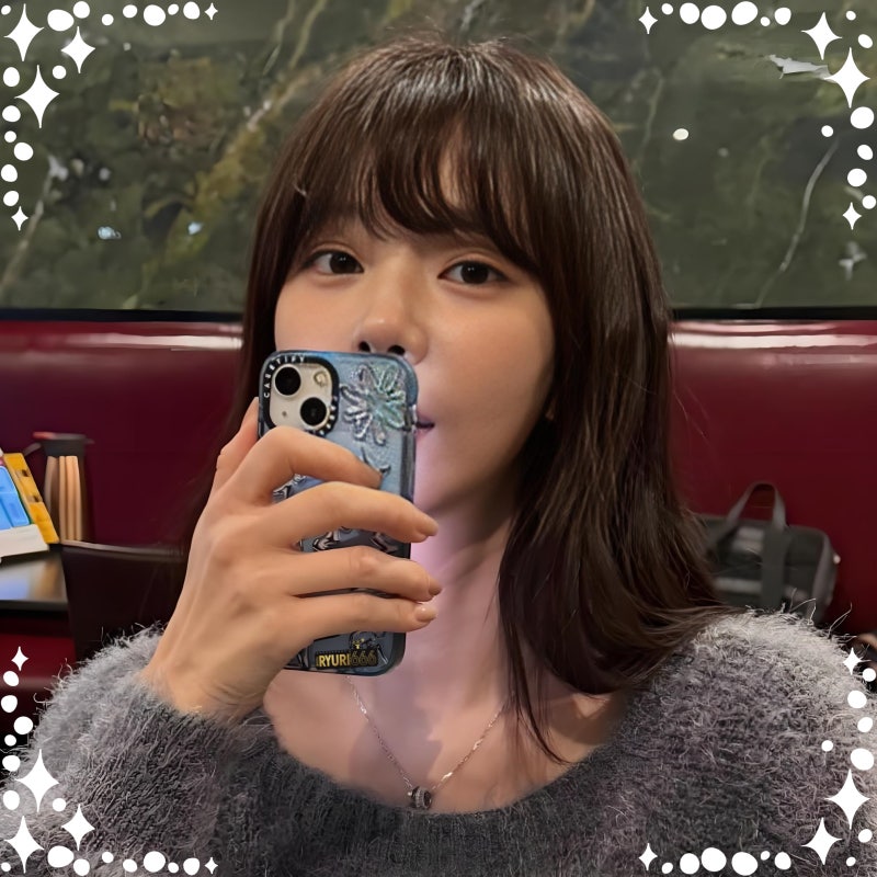 이주빈, 손크기 보다 앞머리 변신 화제된 근황속 미모