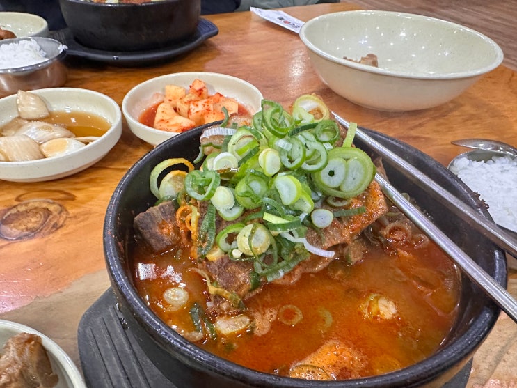  천안 맛집 엄가네 본가 시골집 얼큰한 뼈 해장국/얼큰한맛 보통맛 비교