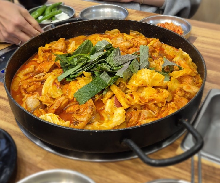  [일상기록] 향남/남자의 부엌/고산옥/젓가락질 잘해야만 밥을 먹나요/차돌육회