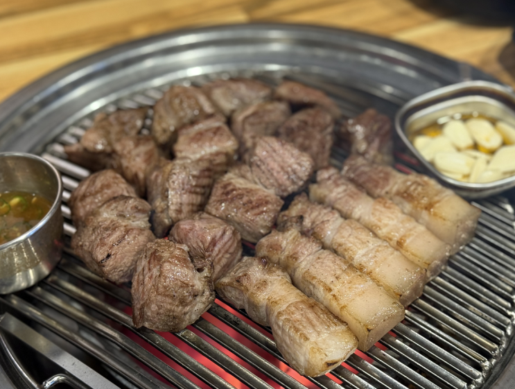  올림픽공원 고깃집 제주돈시대 연탄 초벌로 가둔 육즙! 통목살과 오겹살 솔직후기