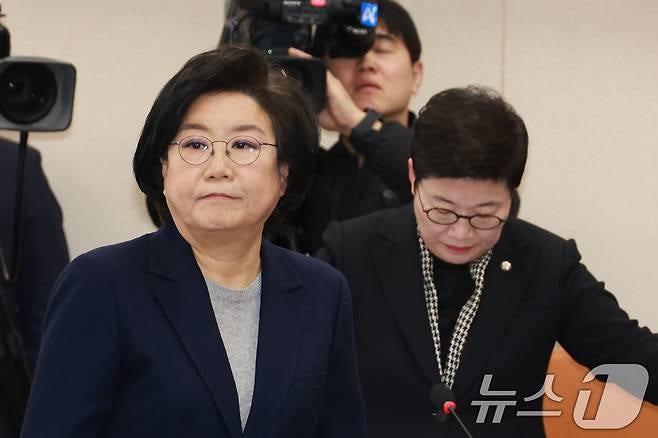 아들 아파서 같이 살았다" 눈물의 해명에도… 이혜훈 청문회 '부정청약·갑질' 맹공