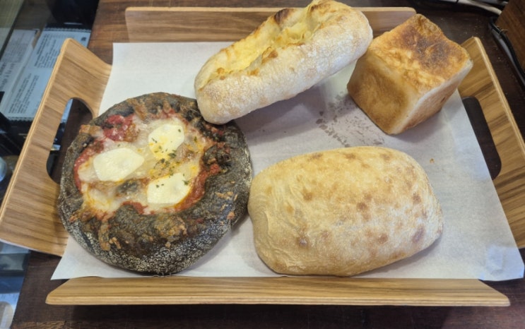  폭신폭신한 상암동 치아바타 빵 맛집 <더브래드팬트리>