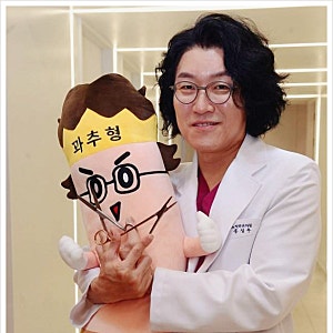 2026 꽈추형 홍성우 근황 정리 그알 주사 이모 증언 및 갑질 논란 경찰 수사 결과