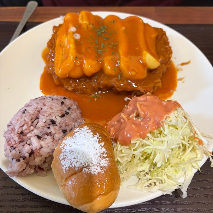  밥 , 스프, 반찬이 무한리필 인 송파구 돈까스 맛집 [ 고미돈까스 가락점 ]
