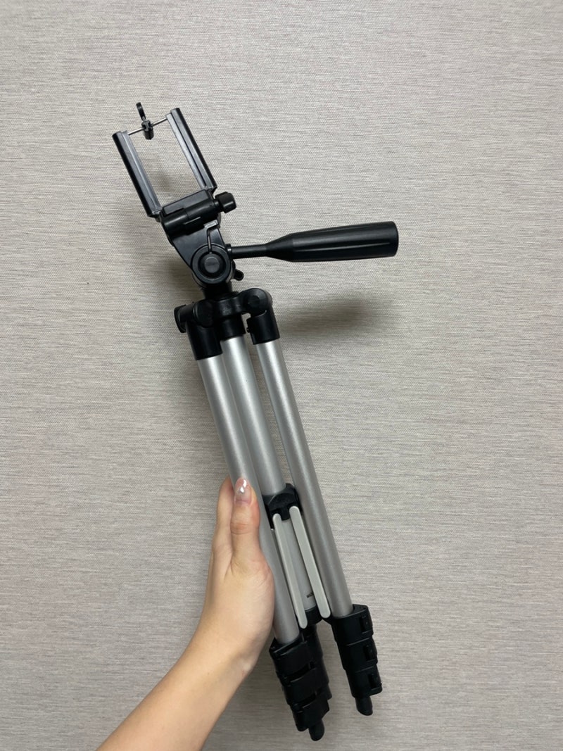 다이소 카메라 삼각대 4단 접이식 그냥 대충 쓰기 좋은 듯