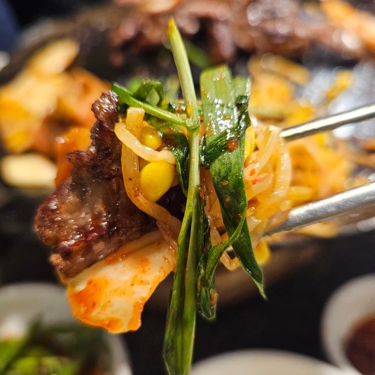  [홍대 맛집]  김치 콩나물 부추와 삼겹살의 완벽한 조합 《목로관》