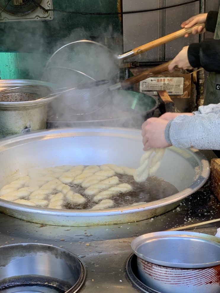  속초 중앙시장 맛집, 줄 서서 먹는 코끼리분식 꽈배기 솔직후기