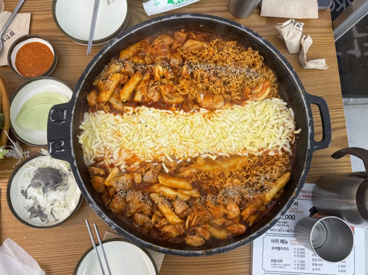  [서울일상] 장인닭갈비 홍대점 - 홍대 점심 맛집! 최근 2층 확장까지 한 닭갈비 전문점 장인닭갈비 홍대 맛집 추천! 주말점심 방문후기, 장인닭갈비와 모둠사리, 장인 볶음밥까지!