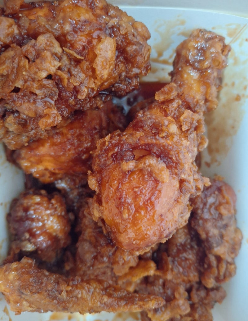 bhc 골드킹 뼈 반마리 치킨 후기 맵기? 짠맛에 가려진 바삭함이 안타까운
