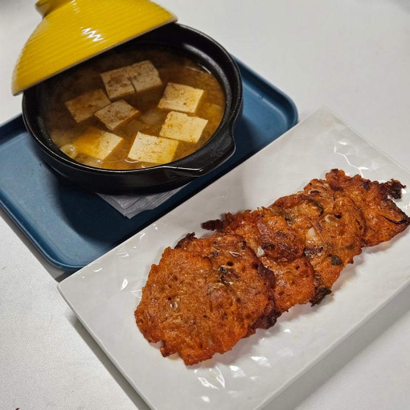 [직장인 저녁] 된장찌개 쌀가루 김치 부침개