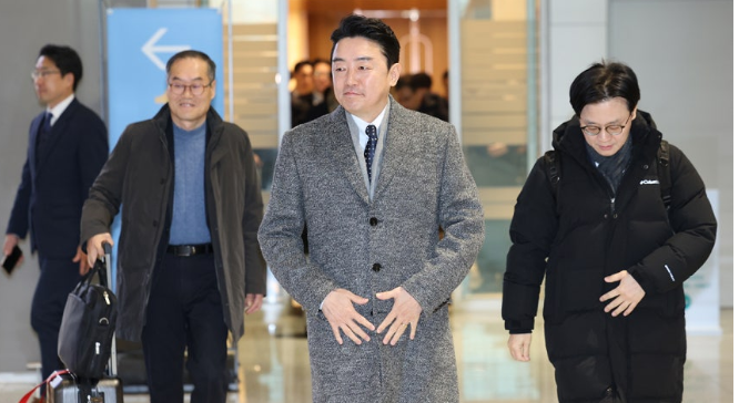 30도 혹한 뚫고"…<b>강훈식</b>, 60조 <b>캐나다</b> 잠수함 수주 위해 <b>출국</b>