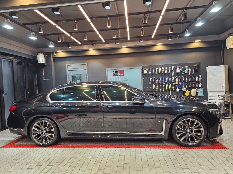  BMW 7시리즈 주차봉 스크래치, 광택으로 말끔히 복원! | 루페스 평택고덕점