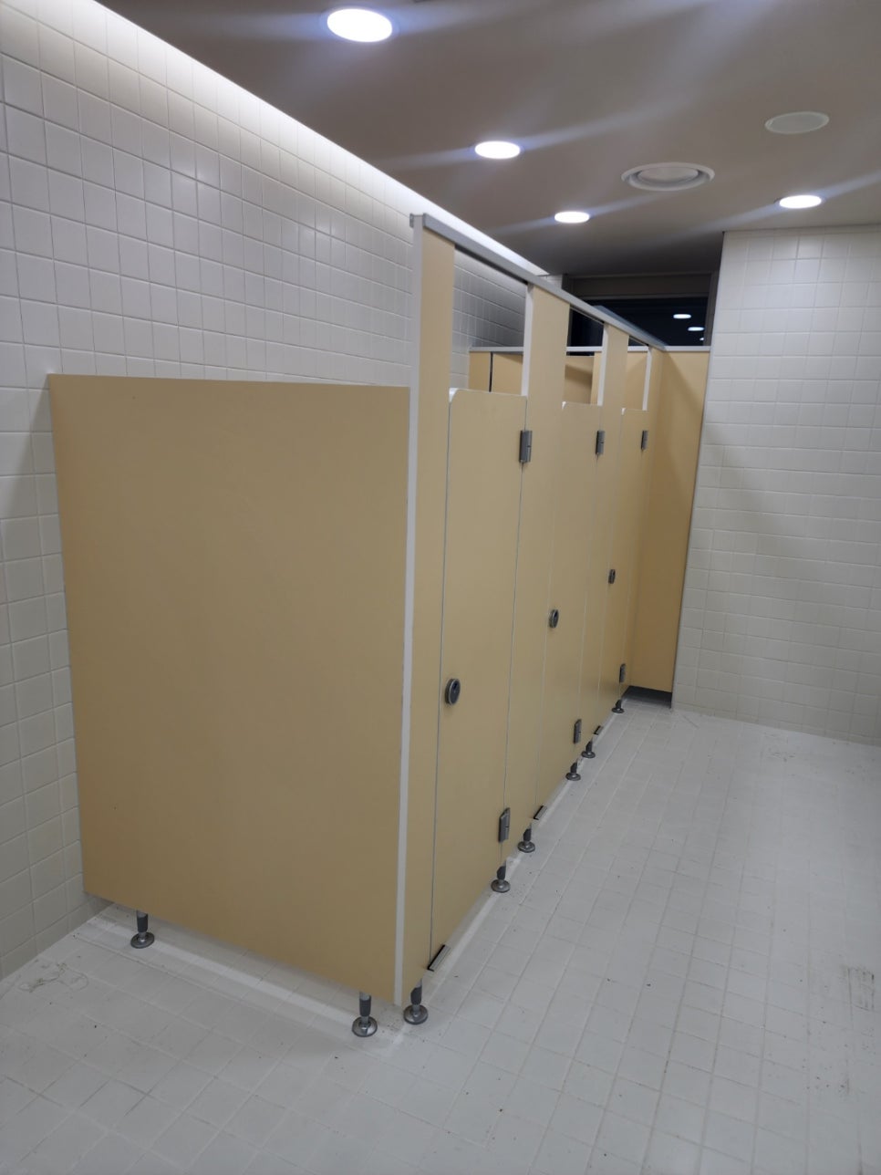 한국금융 어린이집 시공 사례로 보는 화장실칸막이업체 동화큐비클 맞춤 설계 시공